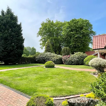 Landhaus Am Wald Mit Garten Mit 1 Schlafnische Und 1 Schlafzimmer Aurich Exterior photo